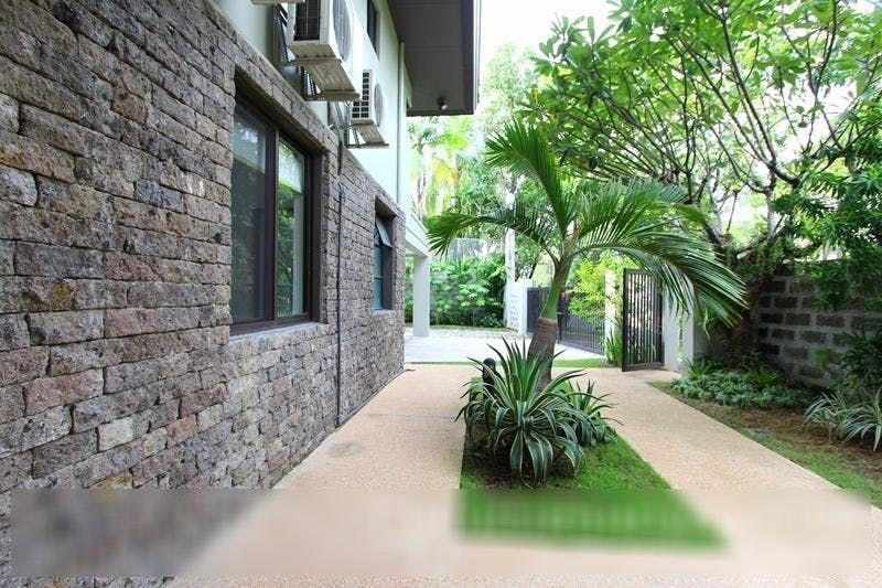 "4BR House for Rent in Dasmari?as Village, Makati"04