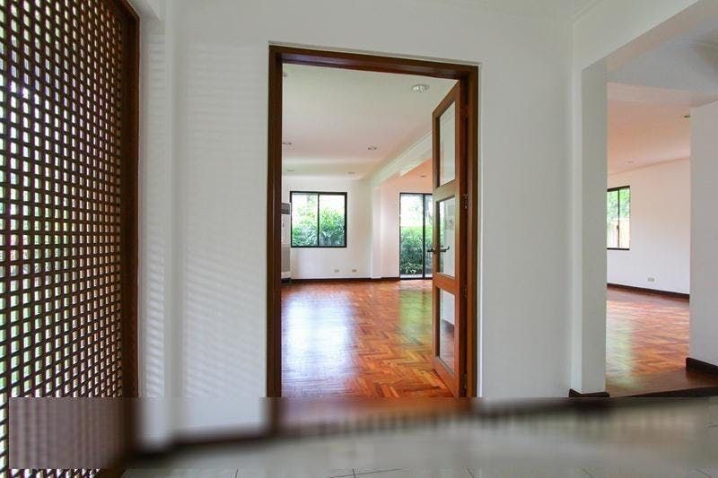 "4BR House for Rent in Dasmari?as Village, Makati"06