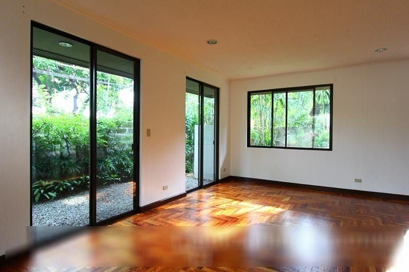 "4BR House for Rent in Dasmari?as Village, Makati"10