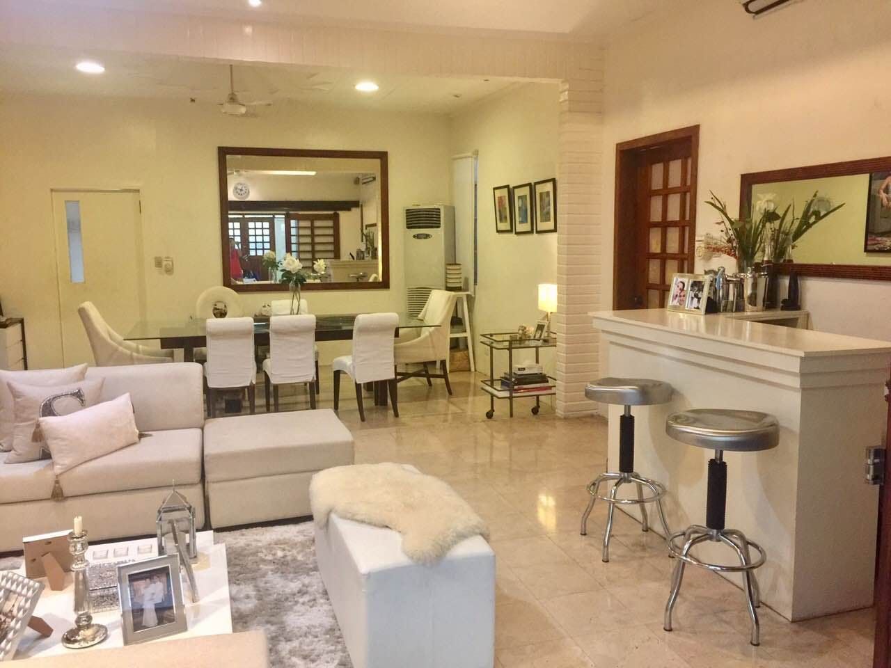 "5BR House for Rent in Merville, Para?aque"06