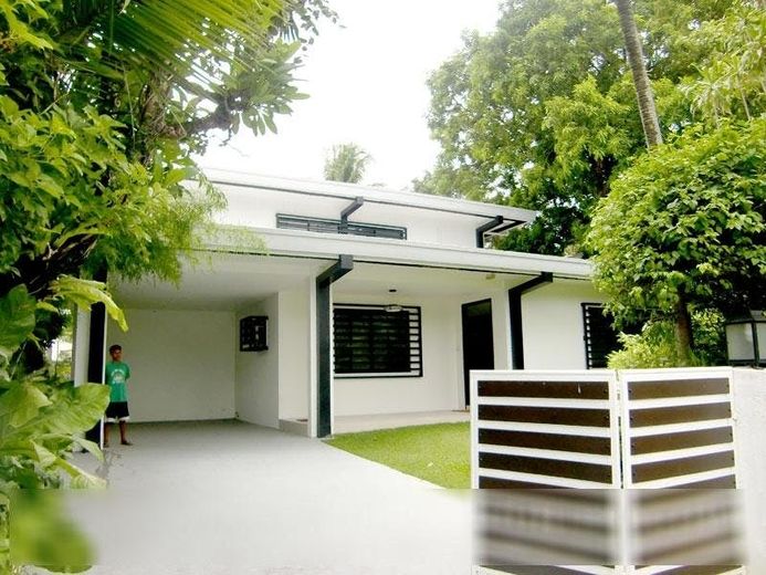 "3BR House for Rent in Dasmari?as Village, Makati"01
