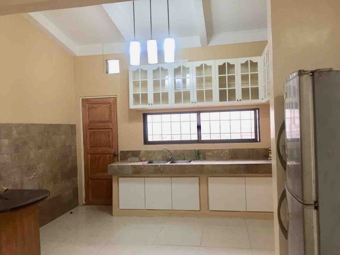 "7BR House for Rent in San Lorenzo Village, Makati"01