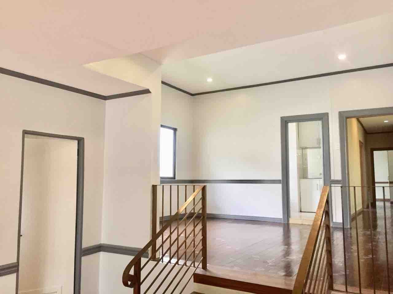 "7BR House for Rent in San Lorenzo Village, Makati"08
