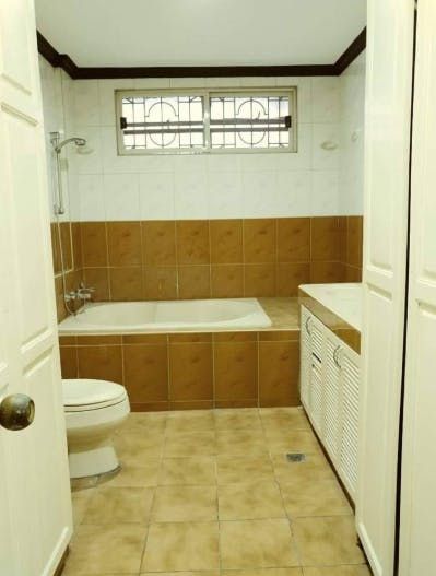 "5BR House for Rent in Diliman, Quezon City"04