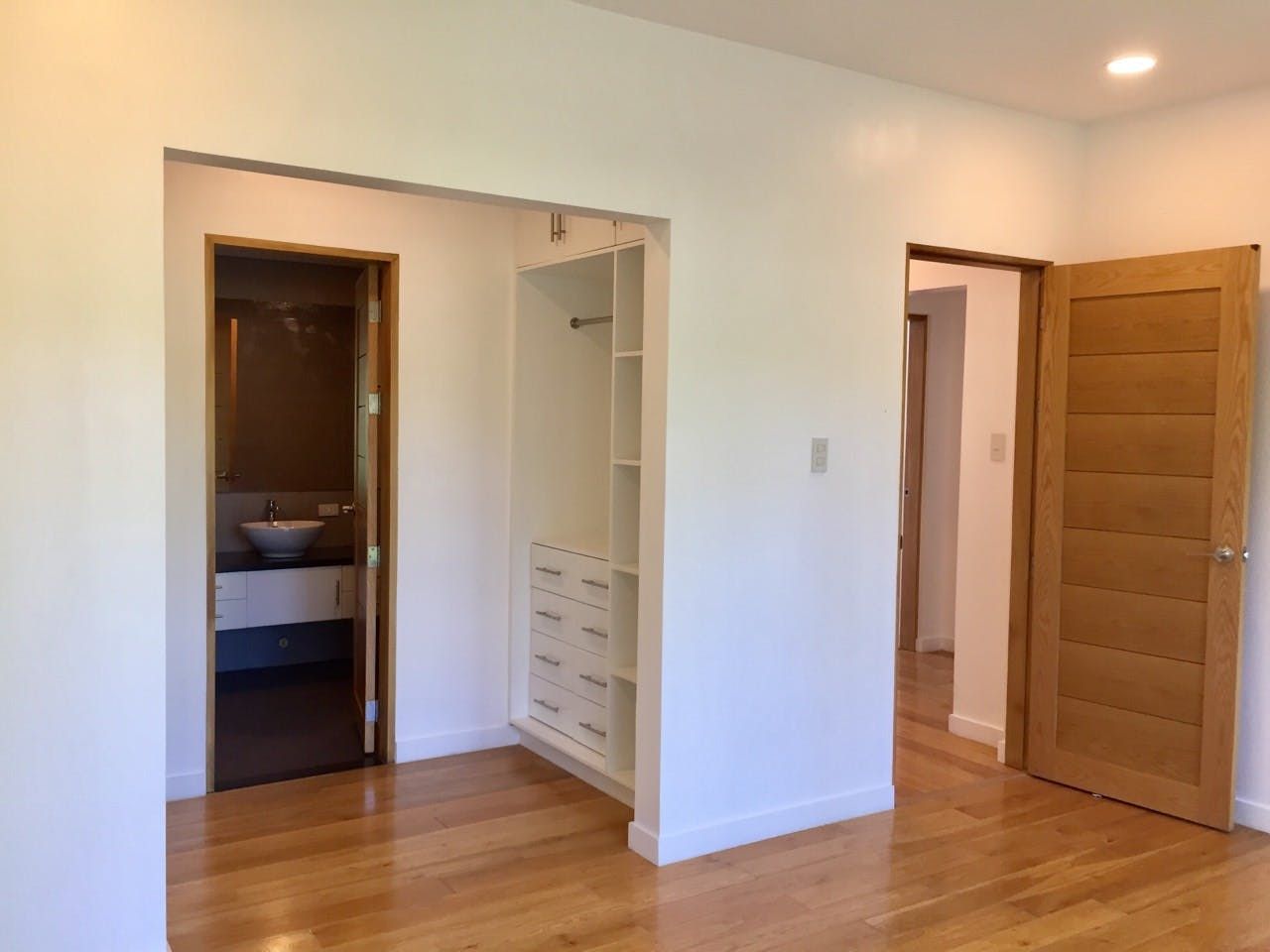 "3BR House for Rent in San Lorenzo Village, Makati"04