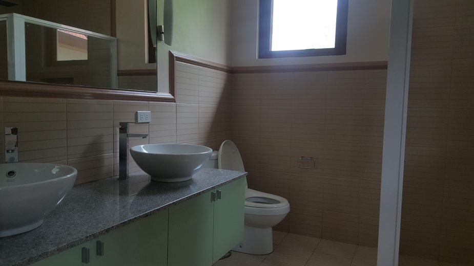 "4BR House for Rent in Dasmari?as Village, Makati"01