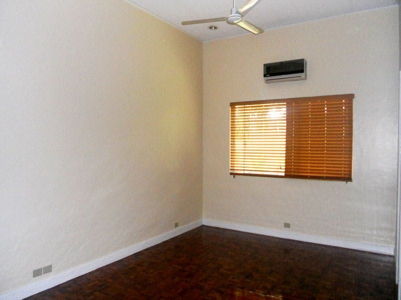 "4BR House for Rent in Dasmari?as Village, Makati"08