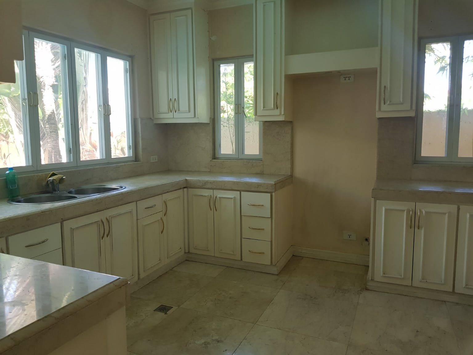 "4BR House for Rent in Ayala Alabang Village, Muntinlupa"04