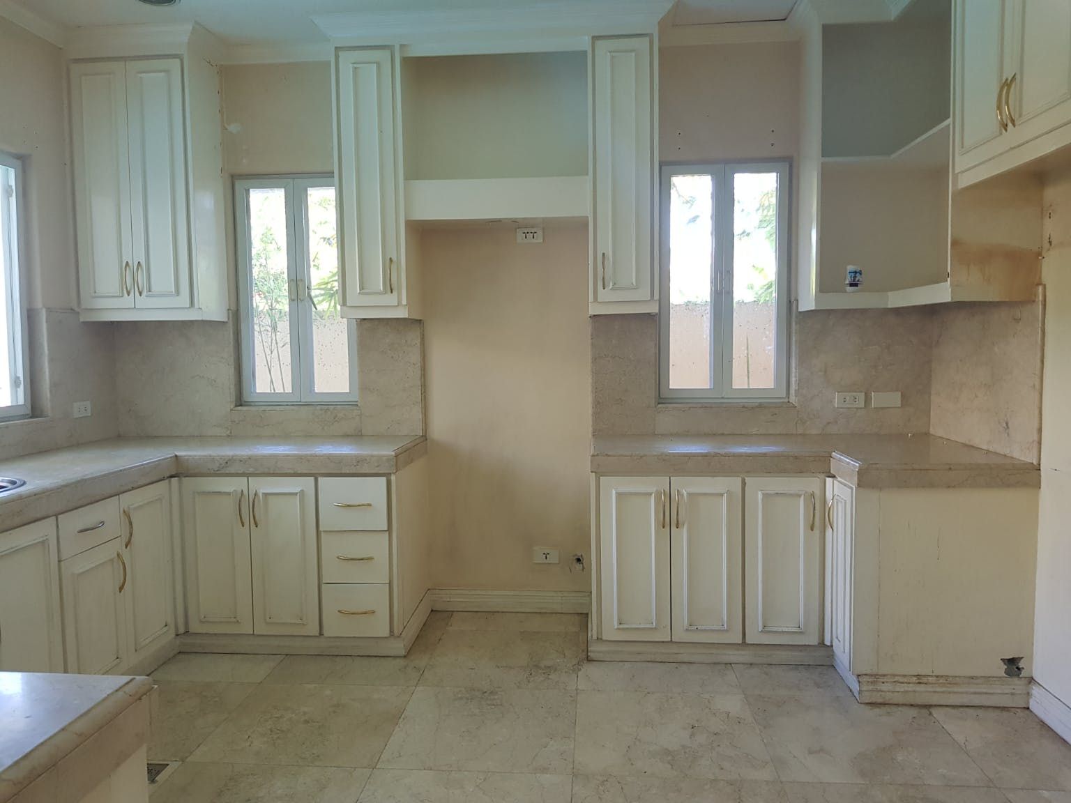 "4BR House for Rent in Ayala Alabang Village, Muntinlupa"06