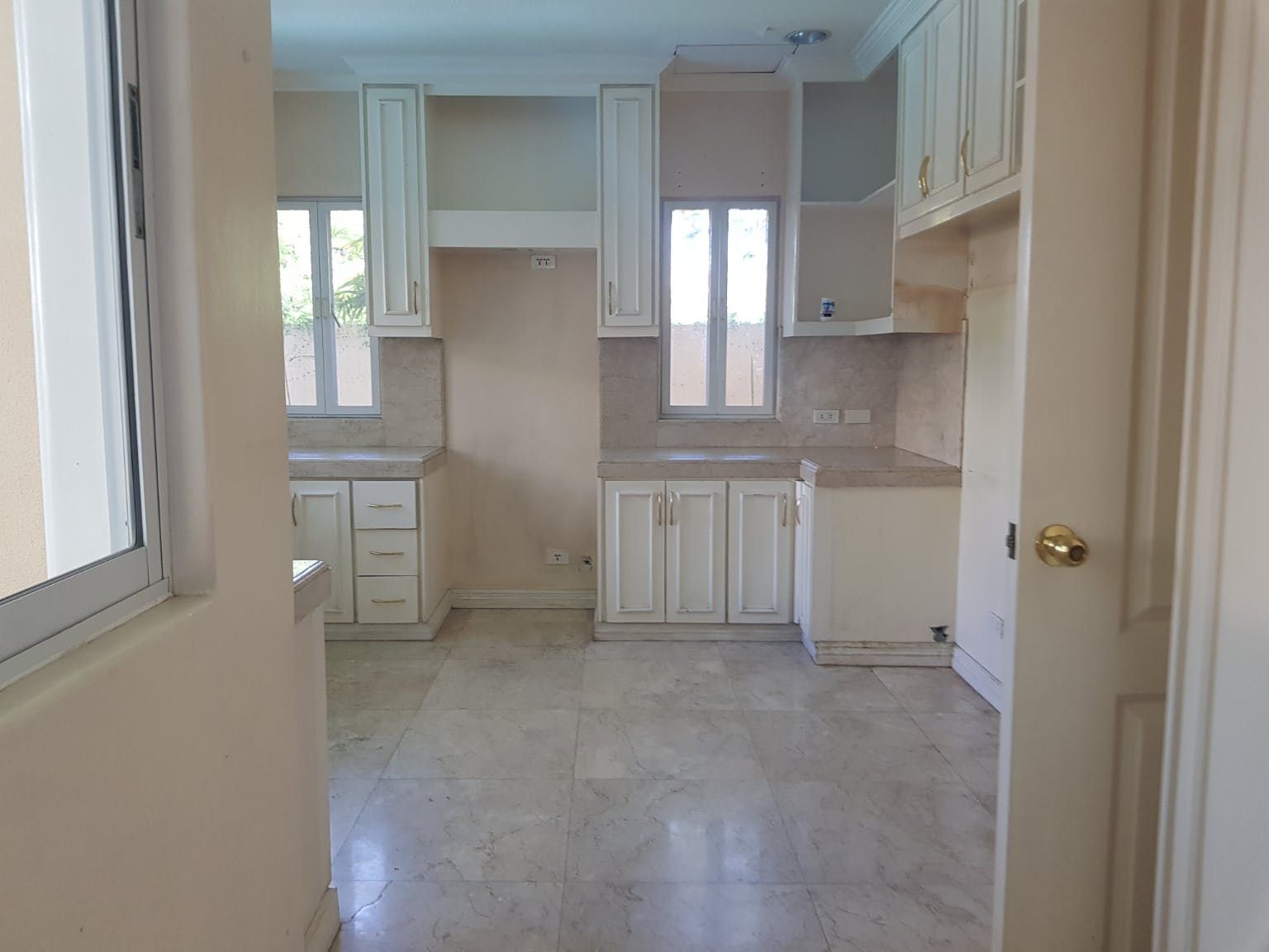 "4BR House for Rent in Ayala Alabang Village, Muntinlupa"08