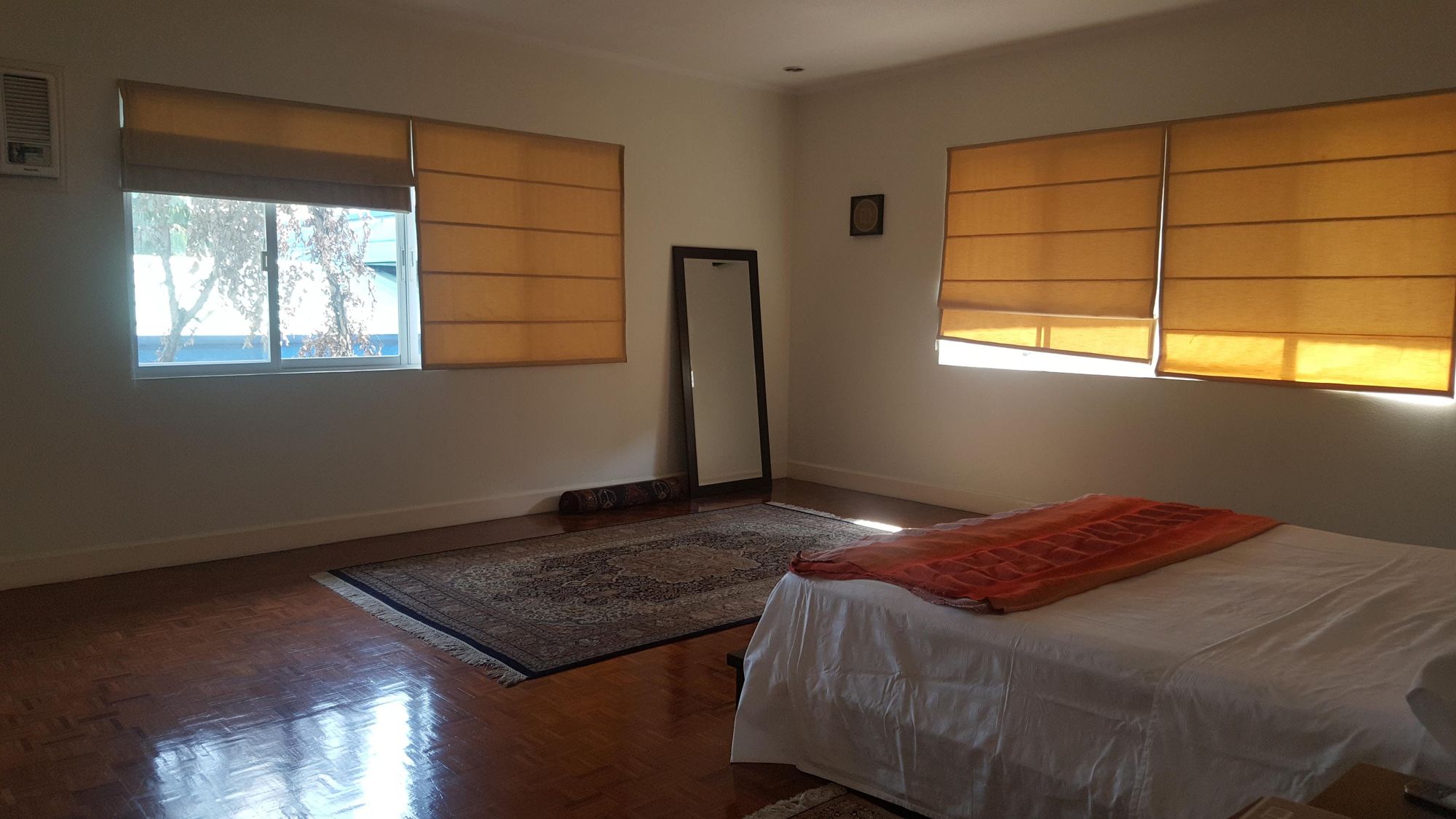 "4BR House for Rent in Dasmari?as Village, Makati"09