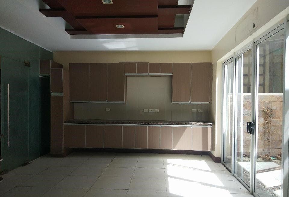 "4BR House for Rent in Dasmari?as Village, Makati"04