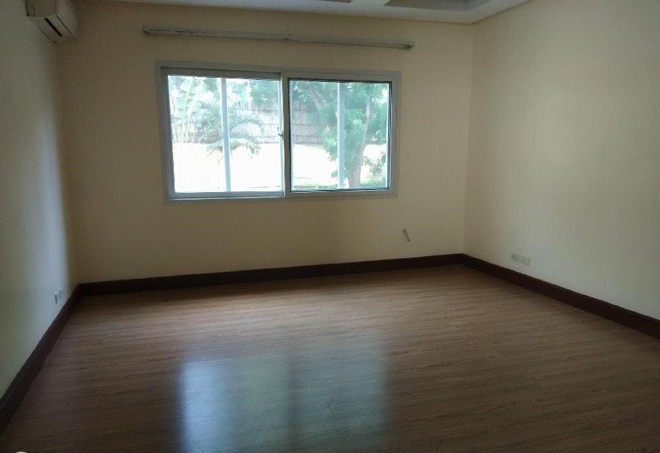 "4BR House for Rent in Dasmari?as Village, Makati"08