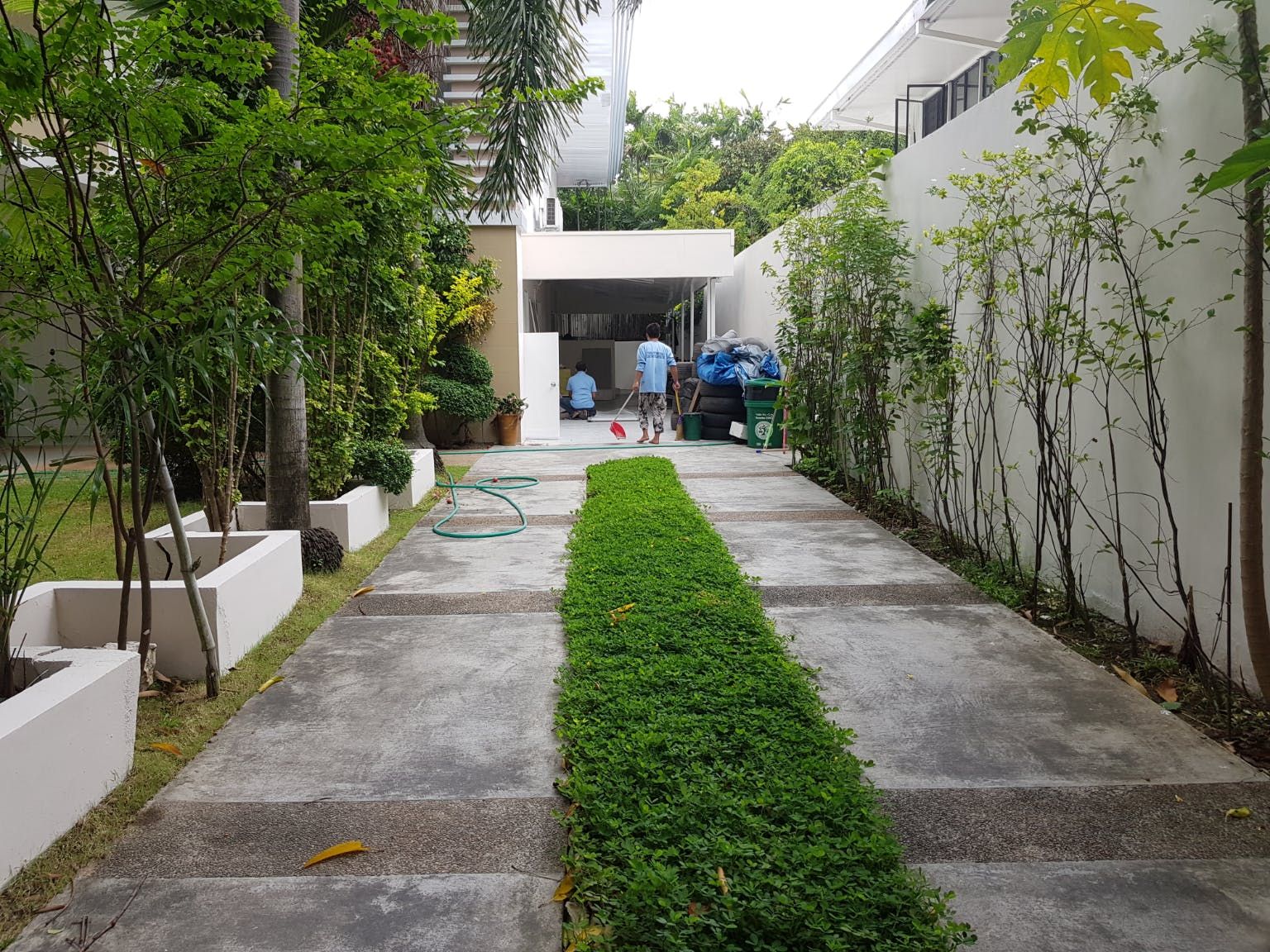 "4BR House for Rent in Dasmari?as Village, Makati"03