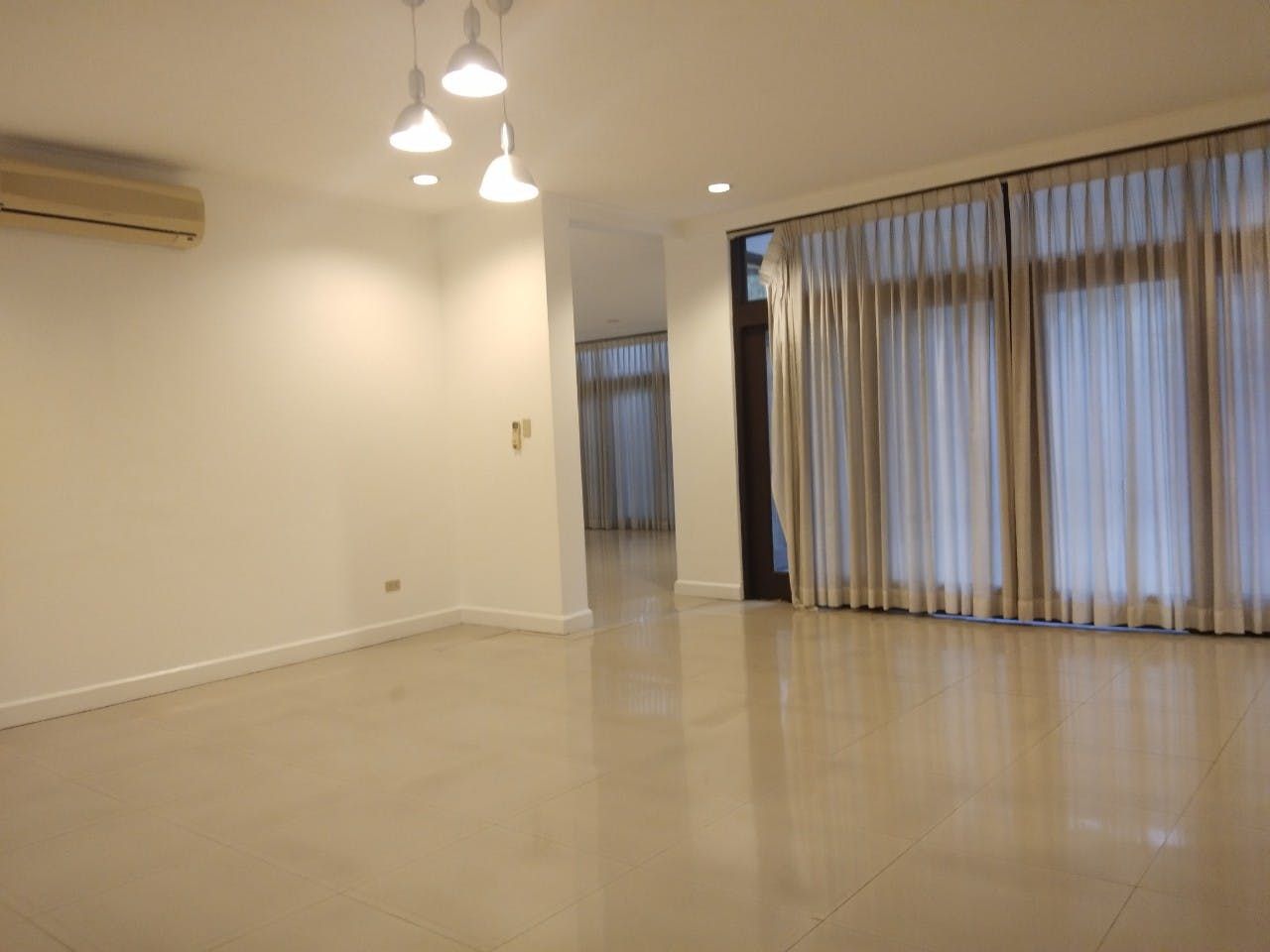 "4BR House for Rent in Dasmari?as Village, Makati"08
