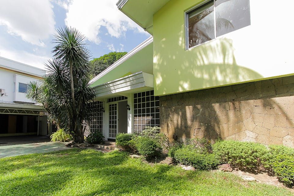 "4BR House for Rent in Bel-Air Village, Makati"10