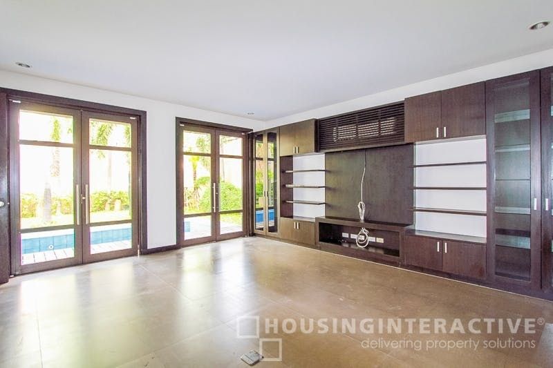 "4BR House for Rent in Bel-Air Village, Makati"10