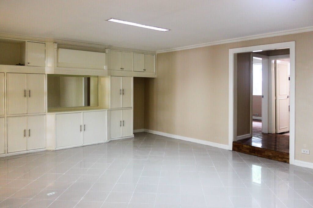 "5BR House for Rent in San Lorenzo Village, Makati"04