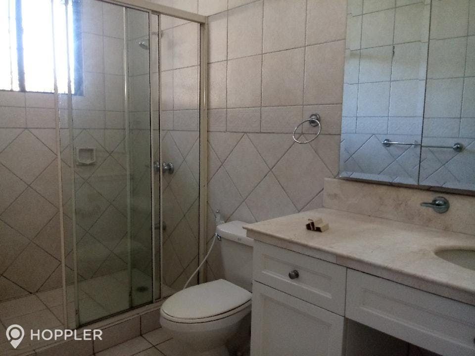 "4BR House for Rent in San Lorenzo Village, Makati"06