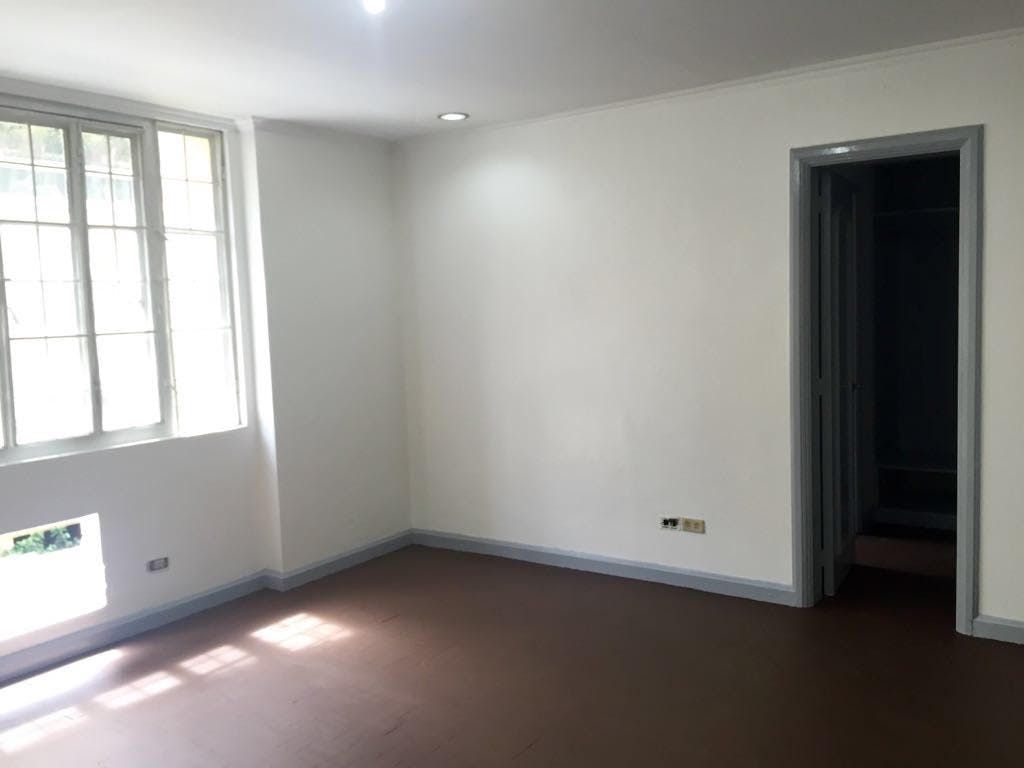 "5BR House for Rent in Diliman, Quezon City"04