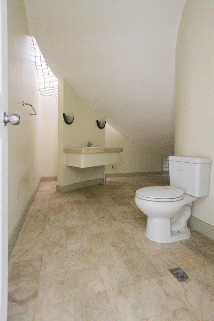 "5BR House for Rent in Forbes Park, Makati"06