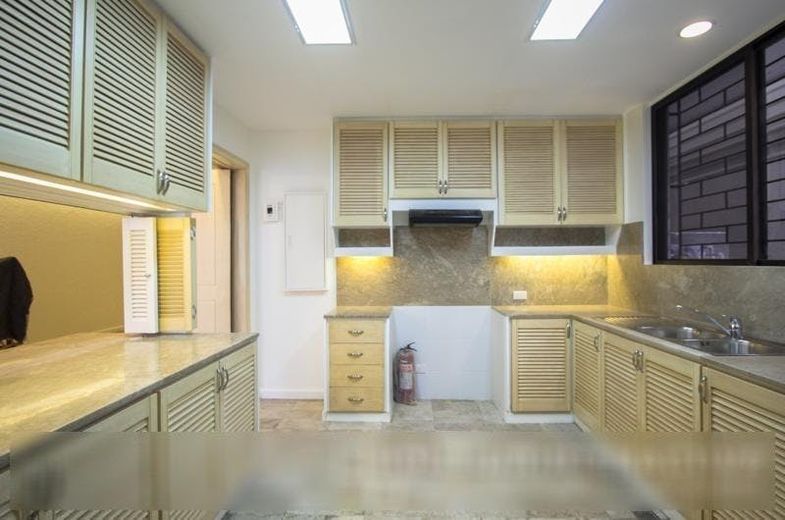 "3BR House for Rent in San Lorenzo Village, Makati"01