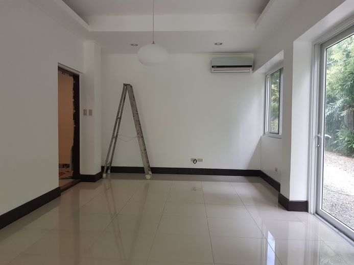 "5BR House for Rent in Dasmari?as Village, Makati"01