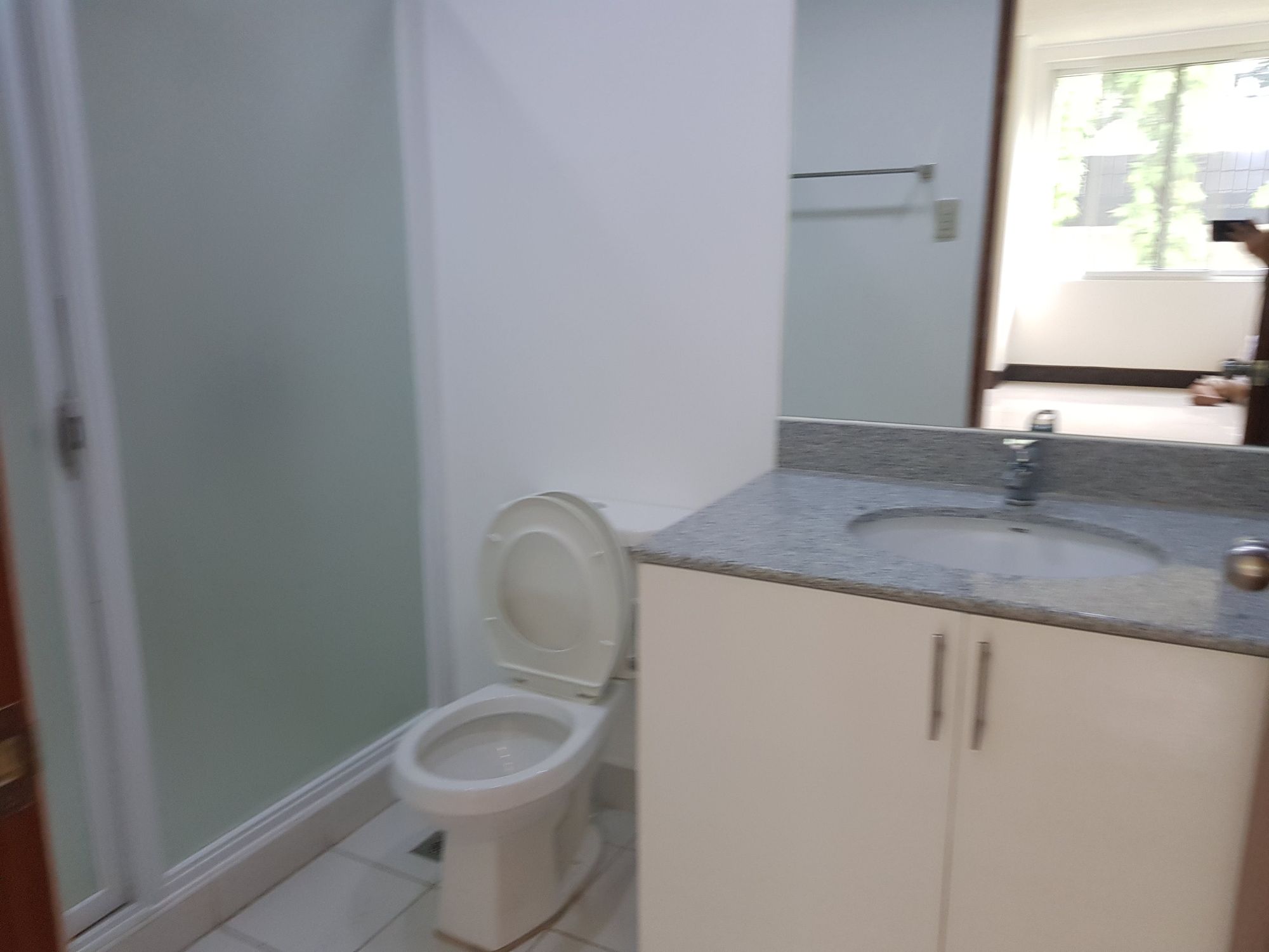 "5BR House for Rent in Dasmari?as Village, Makati"07