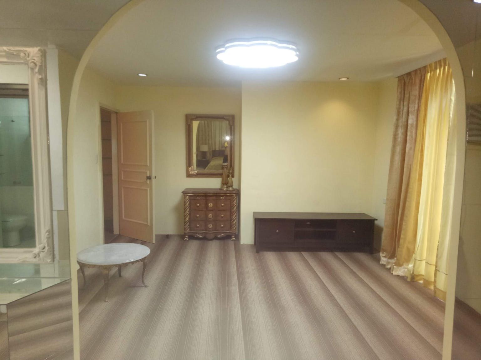 "5BR House for Rent in Alta Vista, Quezon City"08