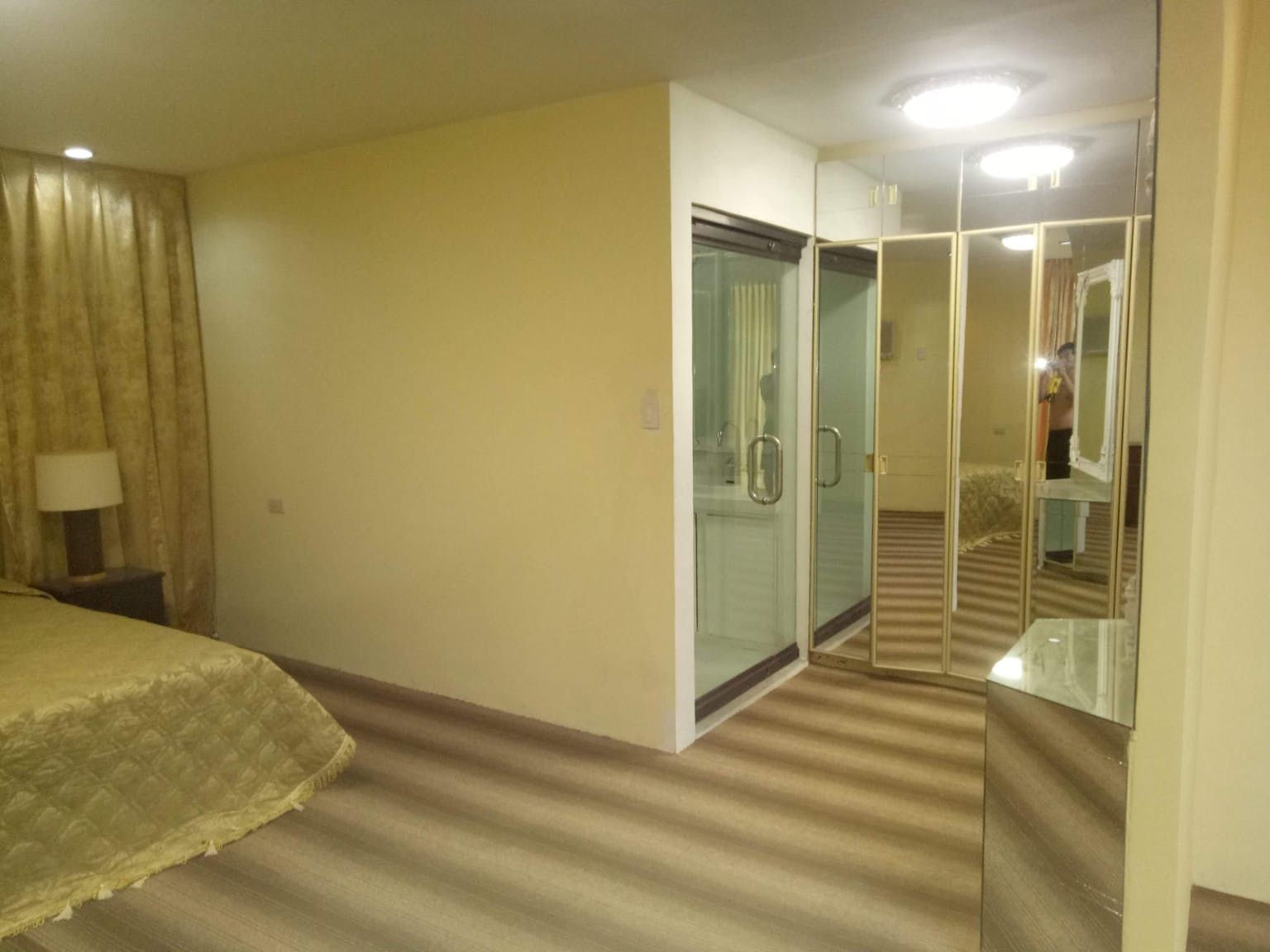 "5BR House for Rent in Alta Vista, Quezon City"09
