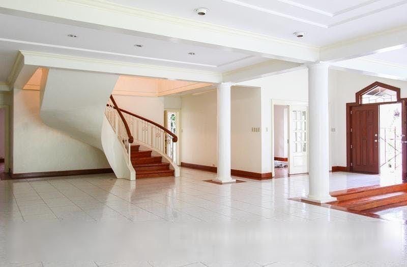 "5BR House for Rent in Dasmari?as Village, Makati"04