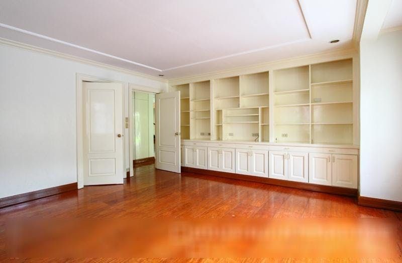 "5BR House for Rent in Dasmari?as Village, Makati"08