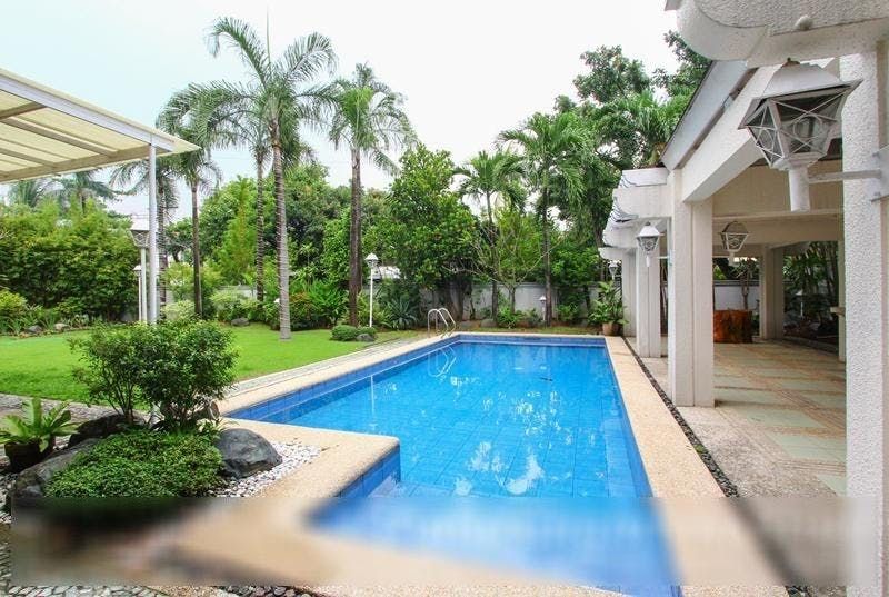 "5BR House for Rent in Dasmari?as Village, Makati"10