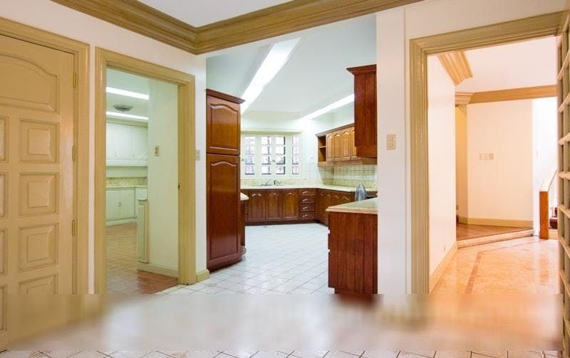 "5BR House for Rent in Forbes Park, Makati"08
