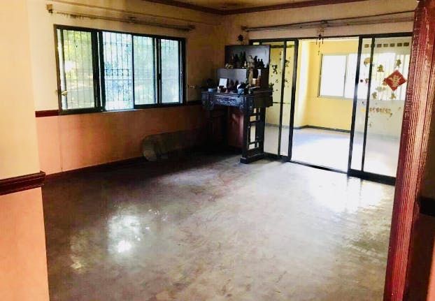 "6BR House for Rent in Sangandaan, Quezon City"06