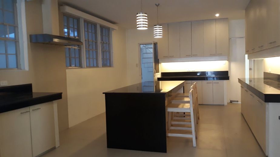 "7BR House for Rent in San Lorenzo Village, Makati"01