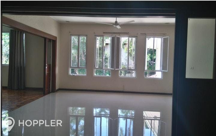 "6BR House for Rent in Magallanes, Makati"06
