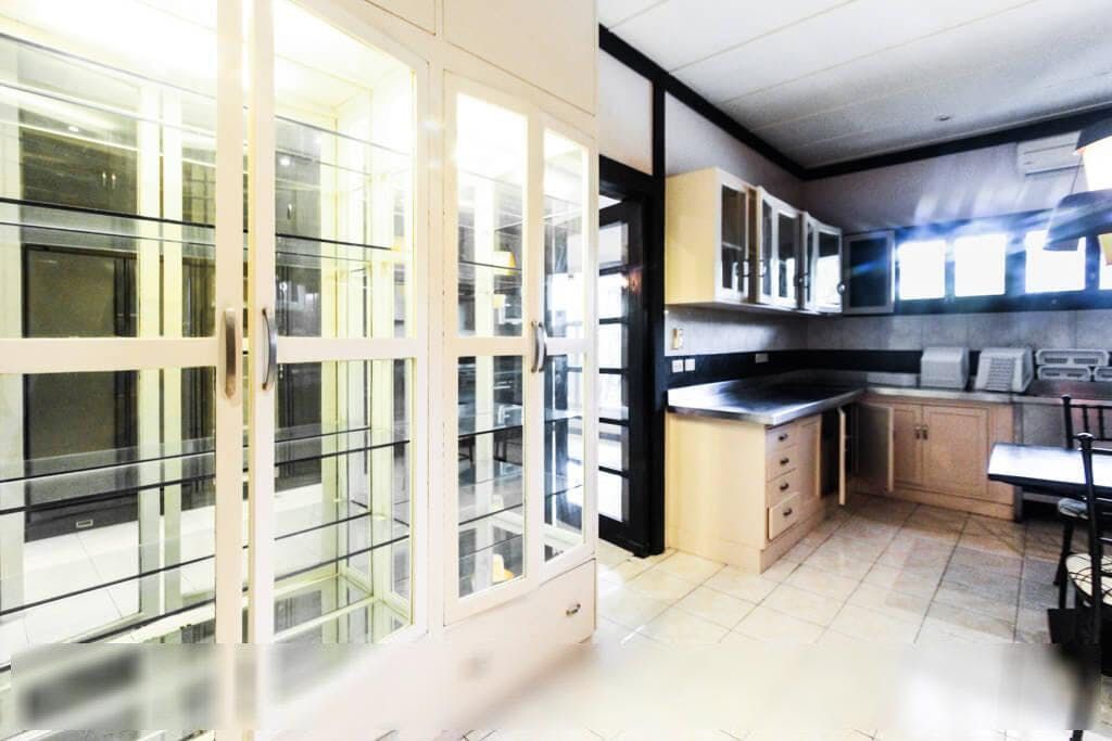 "4BR House for Rent in Magallanes, Makati"06