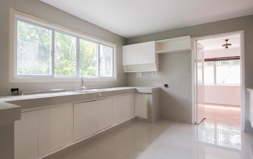 "3BR House for Rent in Dasmari?as Village, Makati"01