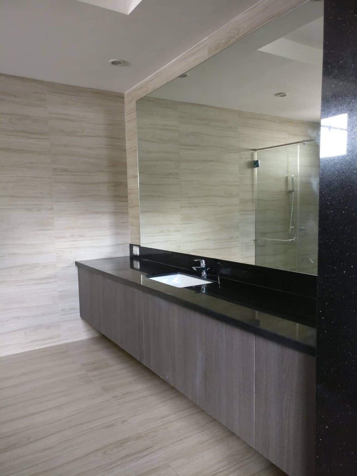 "5BR House for Rent in Green Meadows, Quezon City"06