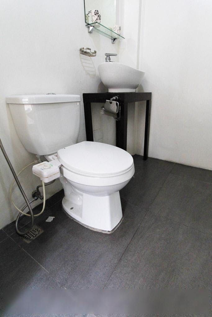 "3BR Townhouse for Rent in San Antonio Village, Makati"08