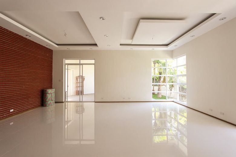 "4BR Townhouse for Rent in ,"01