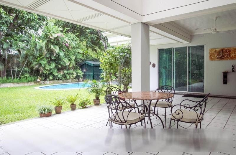 "4BR House for Rent in Urdaneta Village, Makati"09