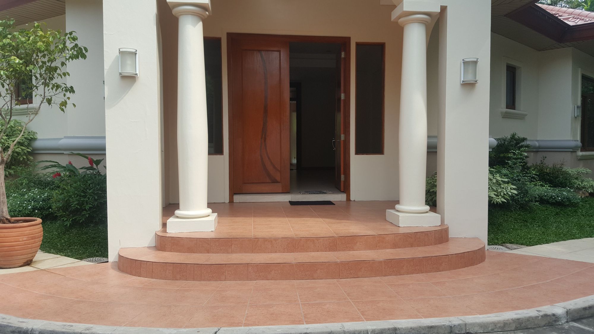 "3BR House for Rent in Dasmari?as Village, Makati"04