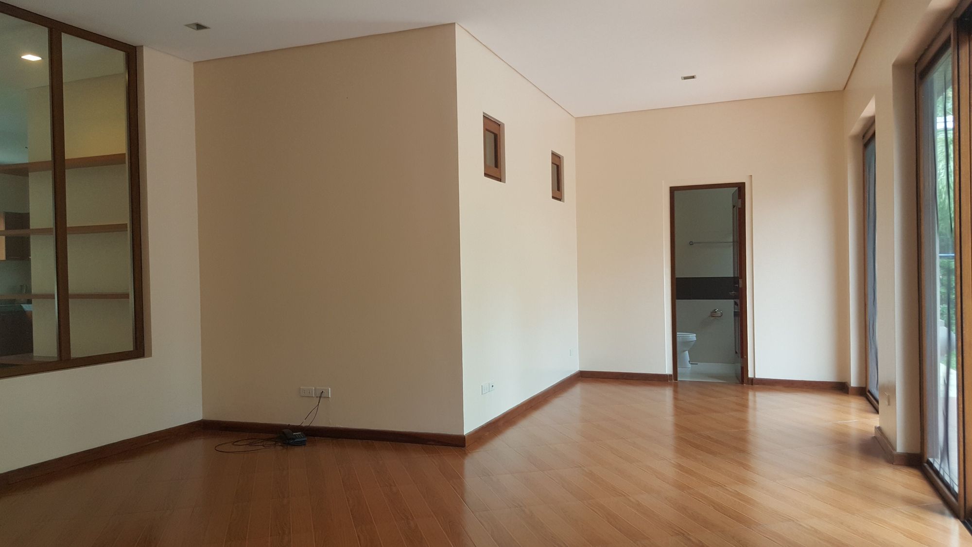 "3BR House for Rent in Dasmari?as Village, Makati"09