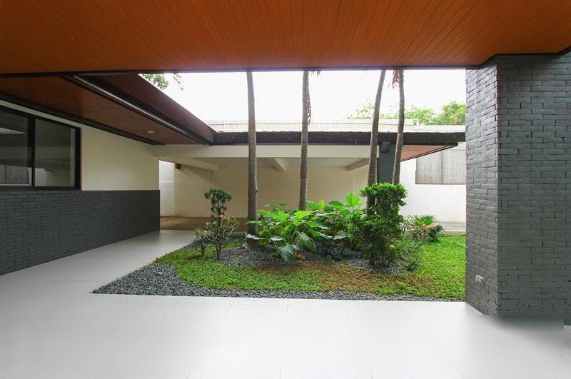 "4BR House for Rent in Magallanes, Makati"06