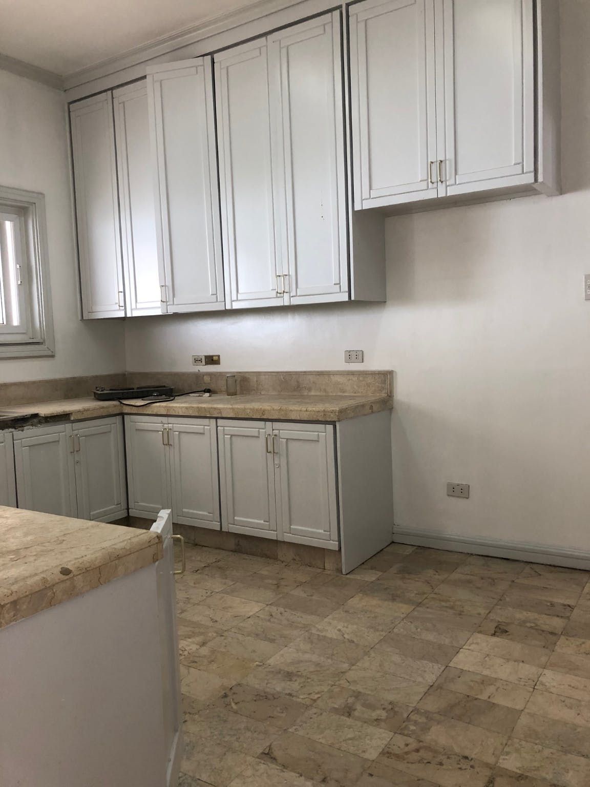"5BR House for Rent in Greenhills East, Mandaluyong"06