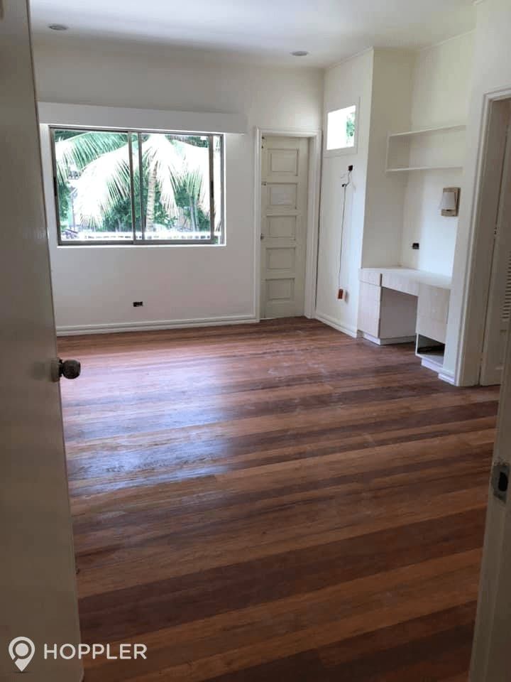 "4BR House for Rent in Dasmari?as Village, Makati"03