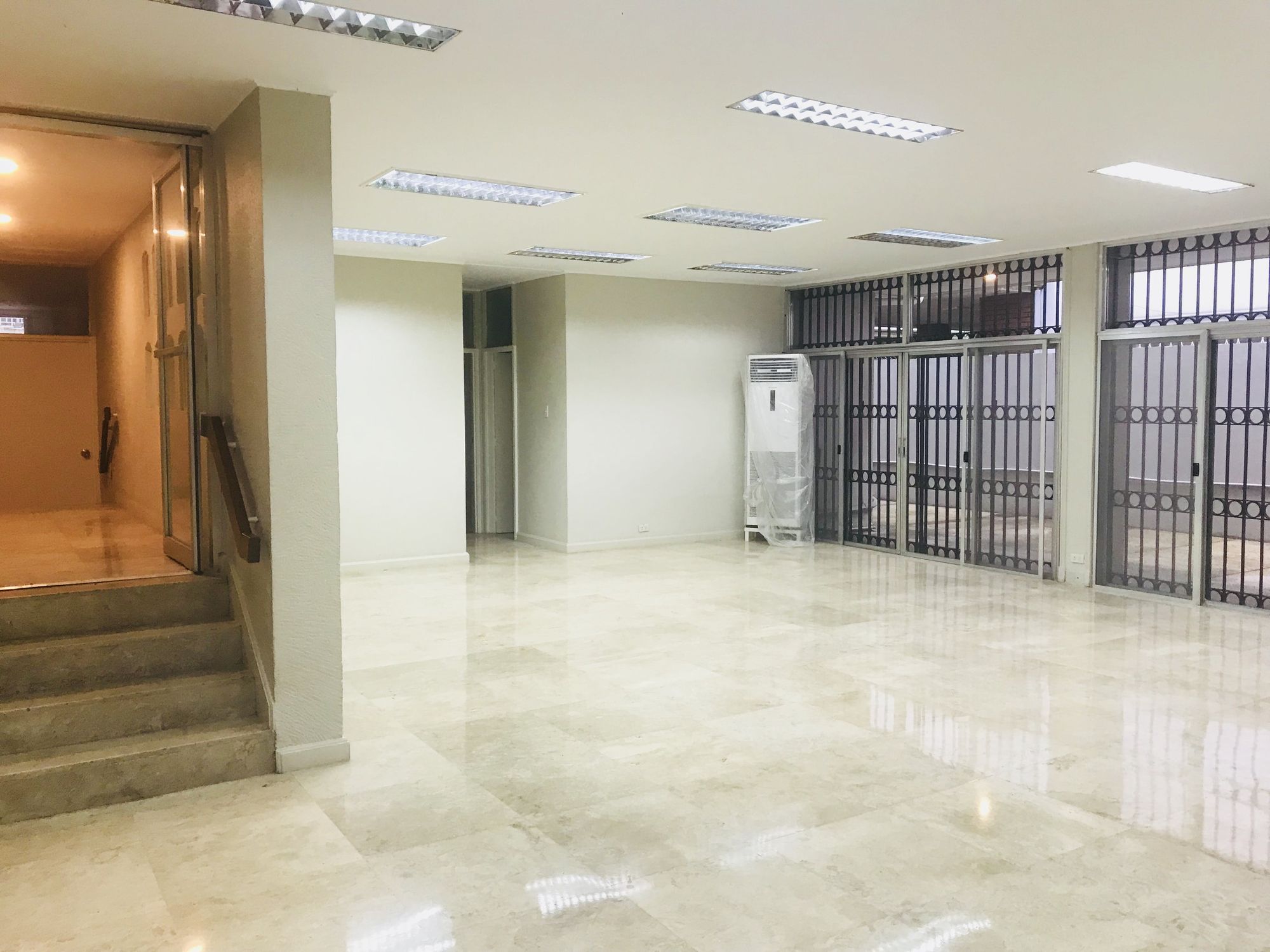 "5BR House for Rent in Magallanes, Makati"07