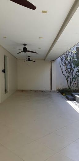 "5BR House for Rent in Dasmari?as Village, Makati"01